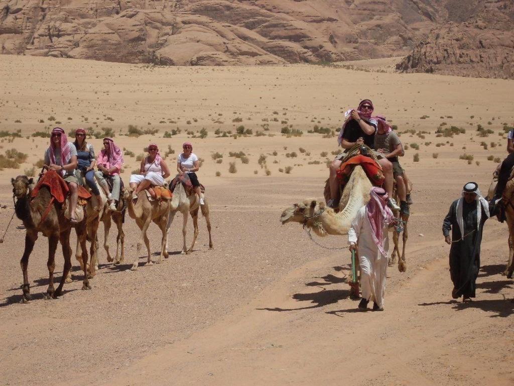 Hotel Zawaideh Desert Camp Wadi Rum Esterno foto